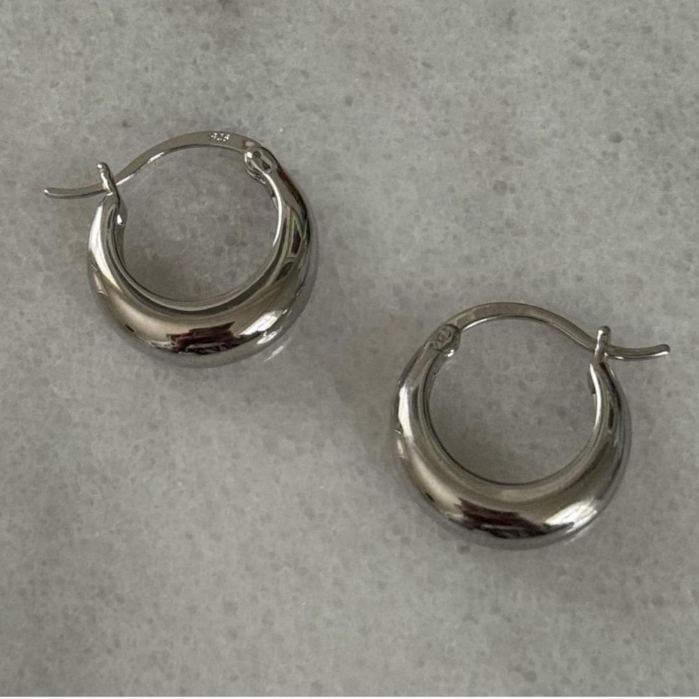 Sterling Silver Luna Moon Vintage Style Hoop Earrings 

Brand New - Picture 4 of 4
